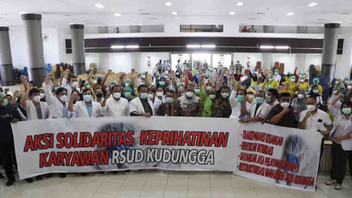 Ratusan Karyawan RSUD Kudungga Tuntut Hak